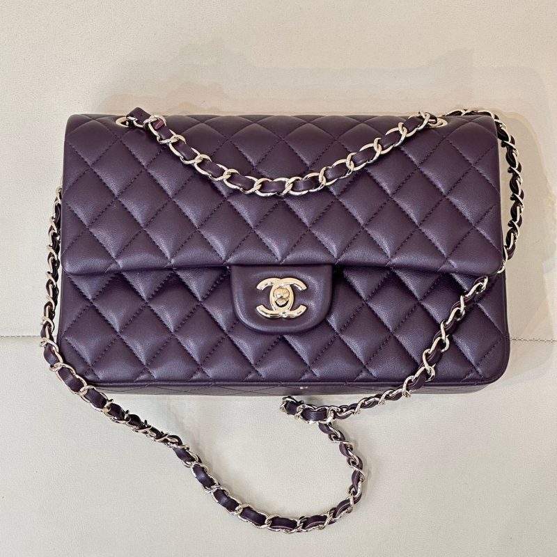 CLASSIC FLAP 25CM VIOLET LAMBSKIN LIGHT GOLD HARDWARE