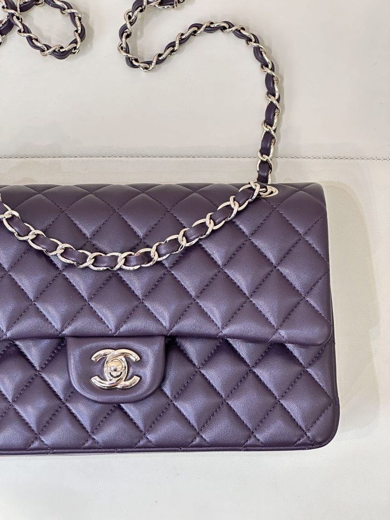 CLASSIC FLAP 25CM VIOLET LAMBSKIN LIGHT GOLD HARDWARE