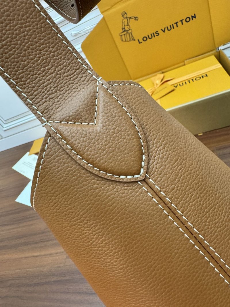 img_44e72e12_20240712_i1720751935_5240_3_jpg LOW KEY HOBO MM 31CM BROWN CALFSKIN