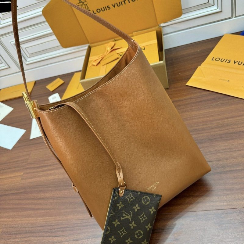 img_44e72e12_20240712_i1720751935_6414_7_jpg_6037224d-026f-4185-af7f-54a676414ef8 LOW KEY HOBO MM 31CM BROWN CALFSKIN