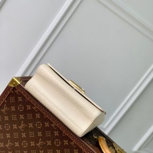 TWIST MM 23CM CREAM EPI GRAINED LEATH