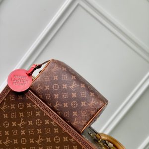 Lv Locker Dopp Kit 23 Brown Monogram