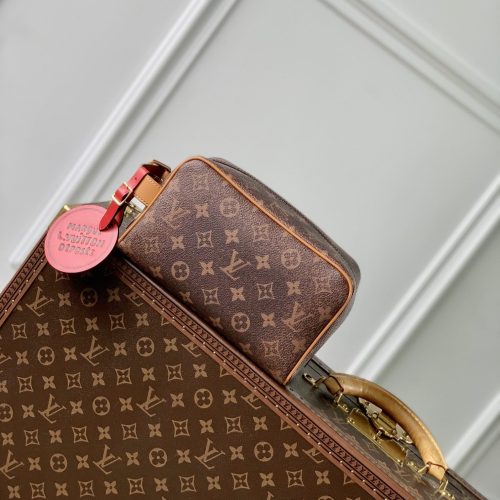 img_4828b284_20240720_i1721461324_5878_1_jpg Lv Locker Dopp Kit 23 Brown Monogram