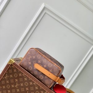 Lv Locker Dopp Kit 23 Brown Monogram