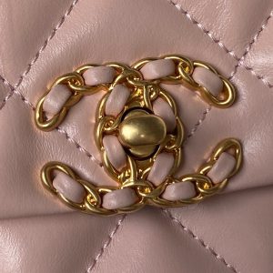 img_668db203_20231013_i1697201468_9970_2_jpg_a2b5c40a-fb67-4196-8705-f7dfce8d1773 SMALL FLAP BAG 20 IN PEACH PINK LAMBSKIN GOLD HARDWARE