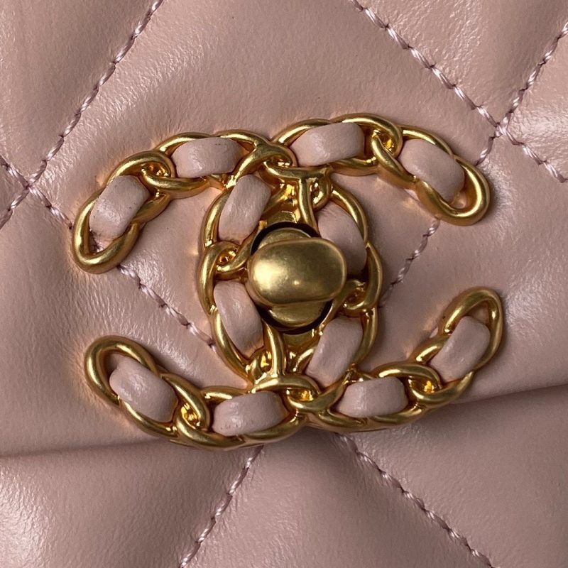 img_668db203_20231013_i1697201468_9970_2_jpg_a2b5c40a-fb67-4196-8705-f7dfce8d1773 SMALL FLAP BAG 20 IN PEACH PINK LAMBSKIN GOLD HARDWARE