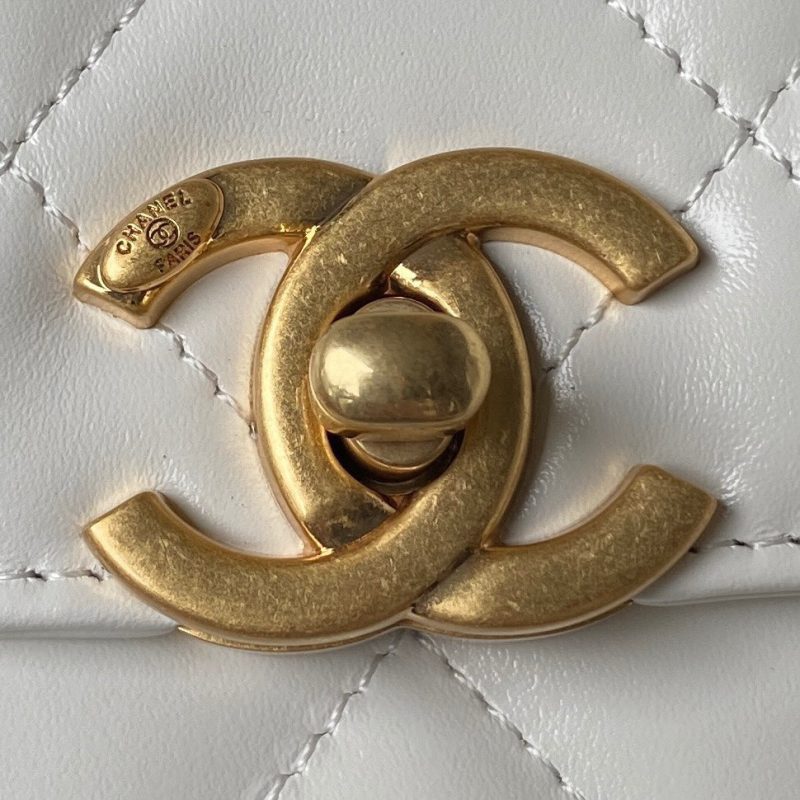 MINI FLAP BAG 19 IN WHITE CALFSKIN WITH DOUBLE GOLD BALL