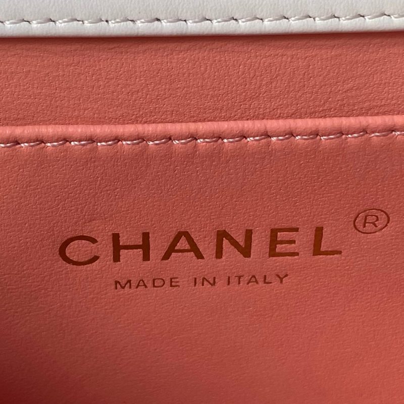 MINI FLAP BAG 19 IN WHITE CALFSKIN WITH DOUBLE GOLD BALL