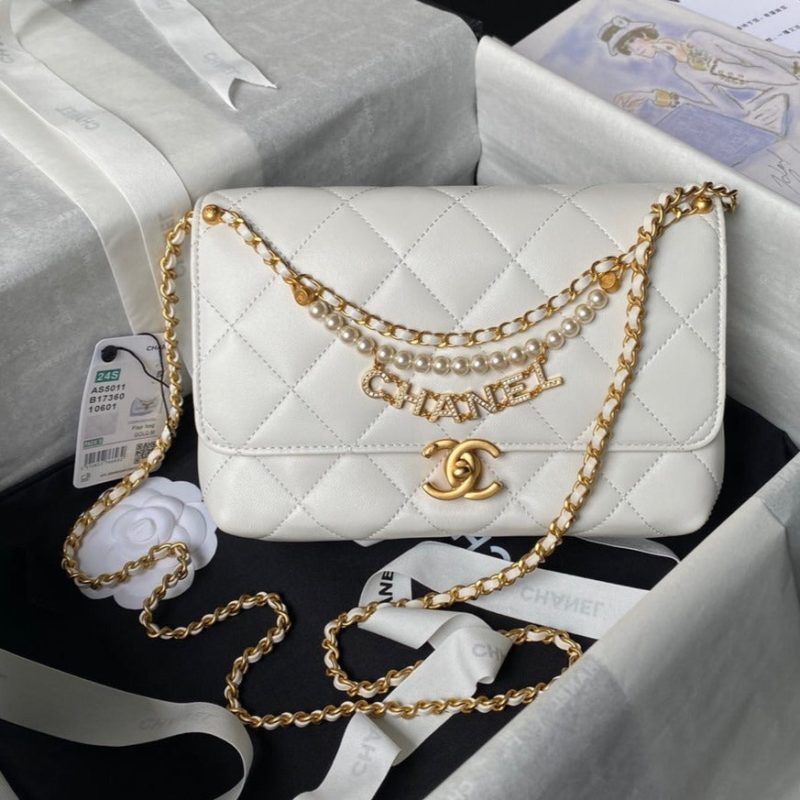 24a small flap bag 23cm white lambskin pearl and gold hardware