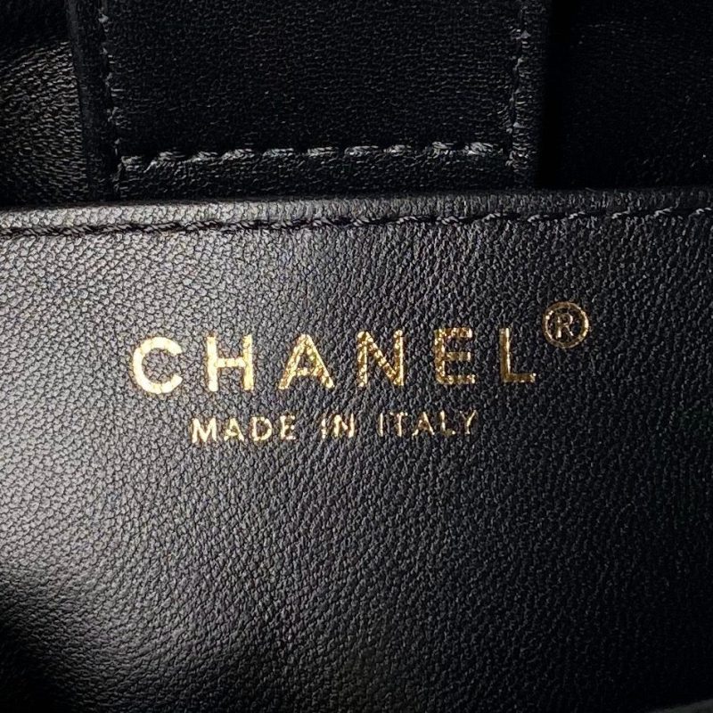 24p clutch with chain 19cm black lambskin