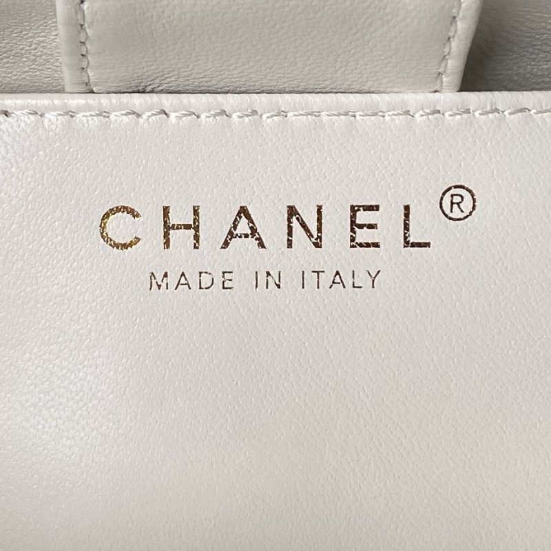 24p clutch with chain 19cm white lambskin