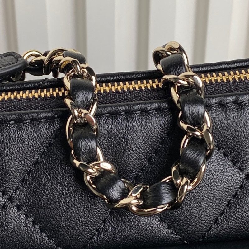 img_70762a6f_20241124_i1732459704_6740_5_jpg CC 25C Clutch With Strap 21cm Black Calfskin