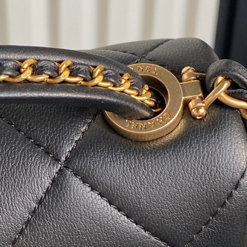 25C FLAP BAG 18 IN BLACK SMOOTH LAMBSKIN GOLD HARDWARE