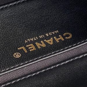 25C FLAP BAG 18 IN BLACK SMOOTH LAMBSKIN GOLD HARDWARE