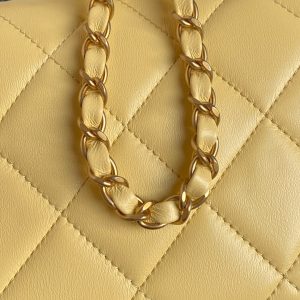 25C FLAP BAG 18 IN YELLOW SMOOTH LAMBSKIN GOLD HARDWARE