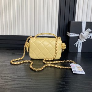 25C FLAP BAG 18 IN YELLOW SMOOTH LAMBSKIN GOLD HARDWARE