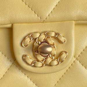 25C FLAP BAG 18 IN YELLOW SMOOTH LAMBSKIN GOLD HARDWARE