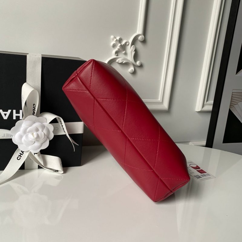 img_70762a6f_20251023_i1761155332435_8196_0_6_jpg CC 2025 Hobo Bag Red Calfskin Gold Hardware 298484