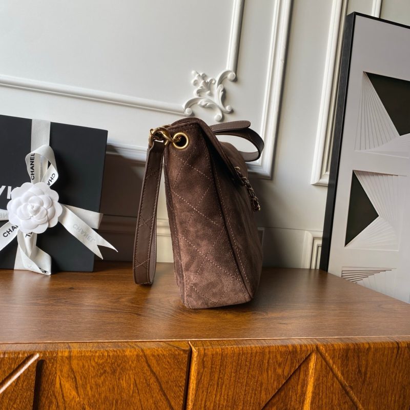 img_70762a6f_20251210_i1765323831709_1037_0_4_jpg Chanel 2025 Messenger Bag 30cm Brown Suede Gold Hardware 321011