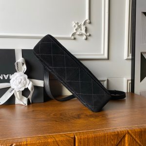 img_70762a6f_20251210_i1765324324262_7952_0_5_jpg Chanel 2025 Messenger Bag 30cm Black Suede Gold Hardware 321012