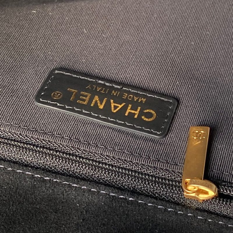 img_70762a6f_20251210_i1765324324478_3388_0_8_jpg Chanel 2025 Messenger Bag 30cm Black Suede Gold Hardware 321012