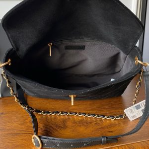 img_70762a6f_20251210_i1765324324790_4772_0_7_jpg Chanel 2025 Messenger Bag 30cm Black Suede Gold Hardware 321012