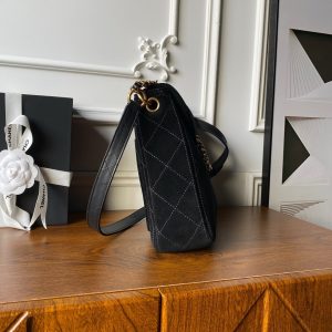 img_70762a6f_20251210_i1765324324810_5535_0_4_jpg Chanel 2025 Messenger Bag 30cm Black Suede Gold Hardware 321012