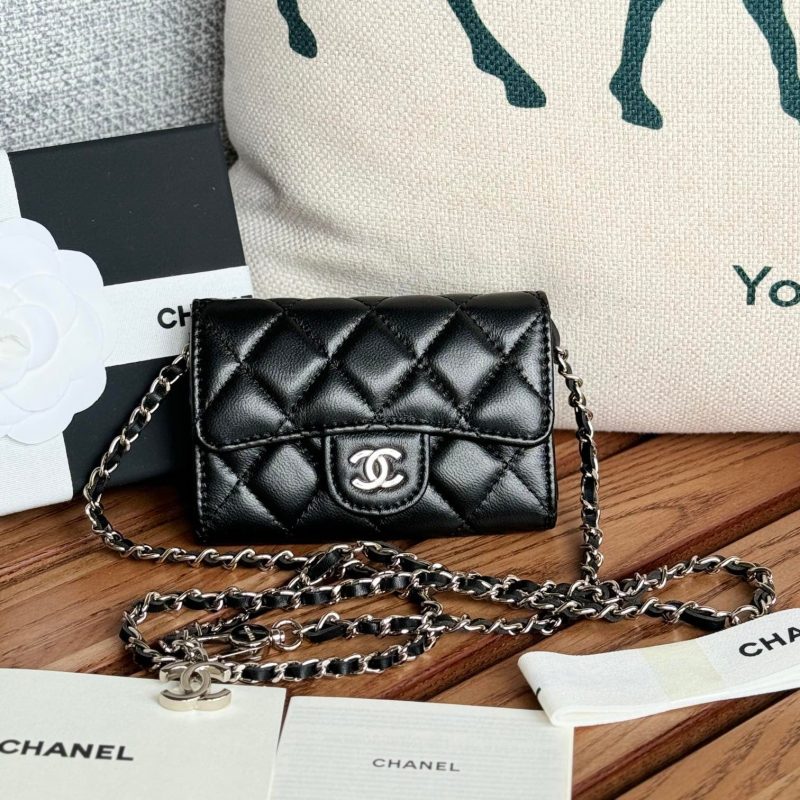 CC 24 Classic Wallet On Chain 11cm Black Sliver Metal Lamskin 240660