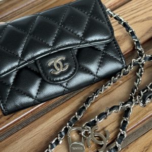 CC 24 Classic Wallet On Chain 11cm Black Sliver Metal Lamskin 240660