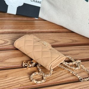 CC 24 Classic Wallet On Chain 11cm Beige Caviar Leather 240670