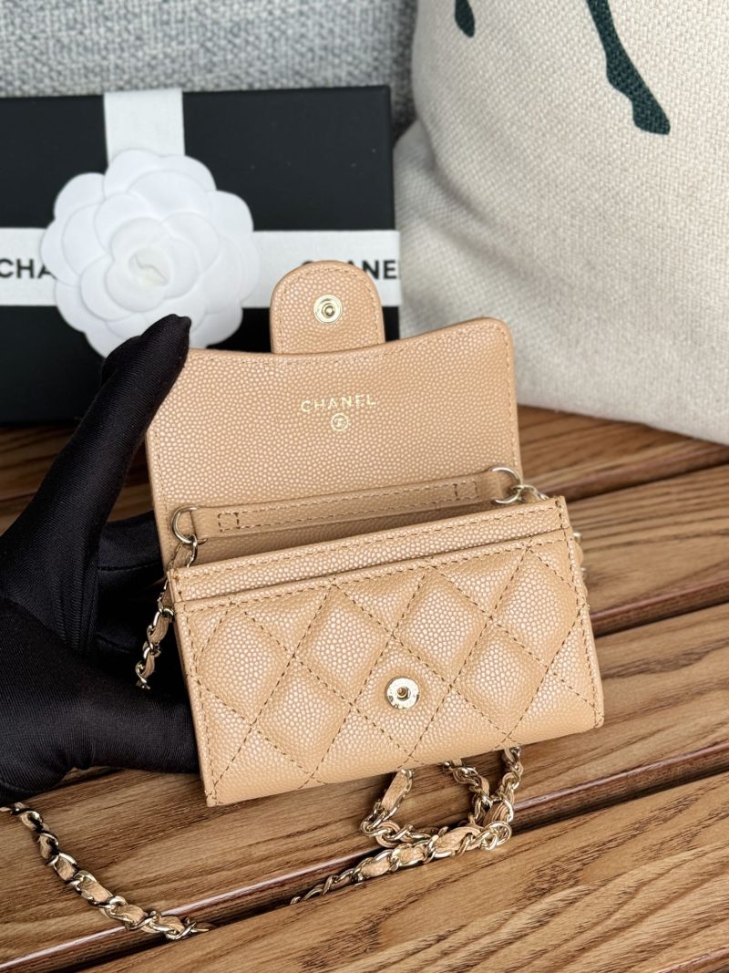 CC 24 Classic Wallet On Chain 11cm Beige Caviar Leather 240670