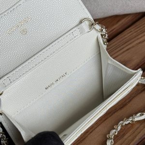 CC 24 Classic Wallet On Chain 11cm White Caviar Leather 240674