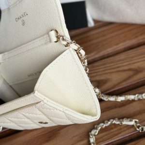 CC 24 Classic Wallet On Chain 11cm White Caviar Leather 240674