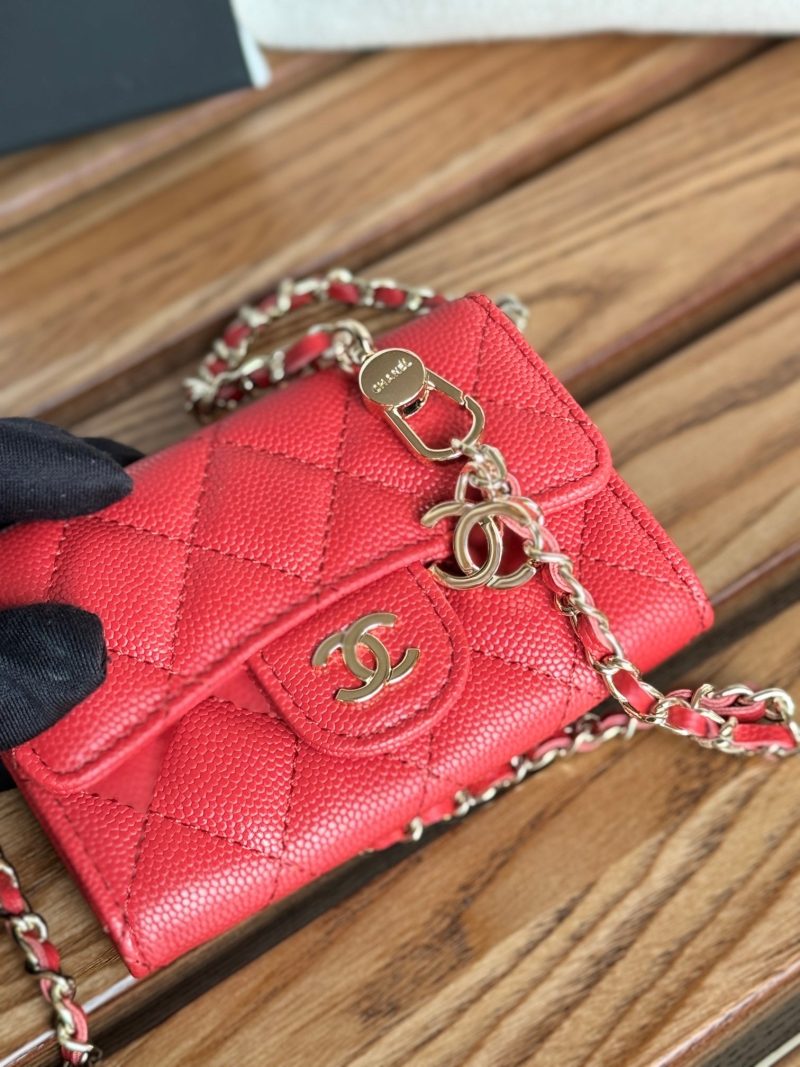 CC 24 Classic Wallet On Chain 11cm Red Caviar Leather 240676