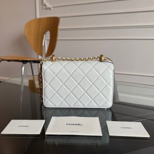 Mini Flap 19cm White Lambskin Gold Hardware