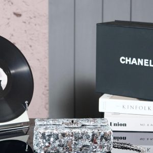 img_8e603200_20241124_i1732454999_6953_7_jpg 25C Flap Bag 21cm Dense Silver Sequin White Calfskin