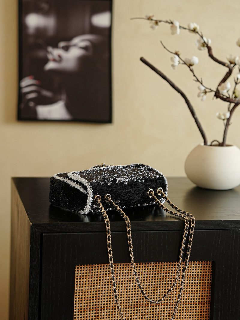 img_8e603200_20251107_i1762507200988_6797_0_6.jpg_1 CC 2025 Flap Bag Black White Sequin 308600