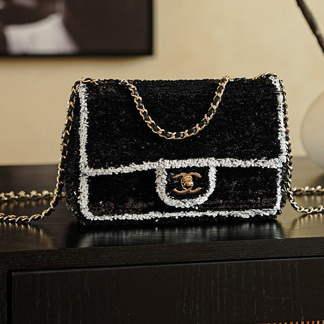 img_8e603200_20251107_i1762507201053_2390_0_0.jpg_1 CC 2025 Flap Bag Black White Sequin 308600
