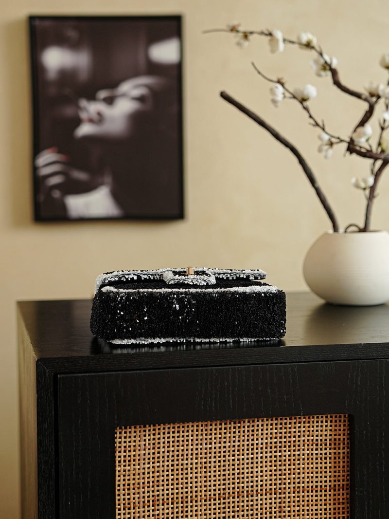img_8e603200_20251107_i1762507204083_5568_0_4.jpg_1 CC 2025 Flap Bag Black White Sequin 308600