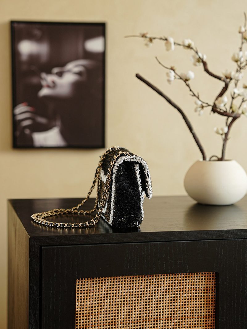 img_8e603200_20251107_i1762507204133_6588_0_1.jpg_1 CC 2025 Flap Bag Black White Sequin 308600