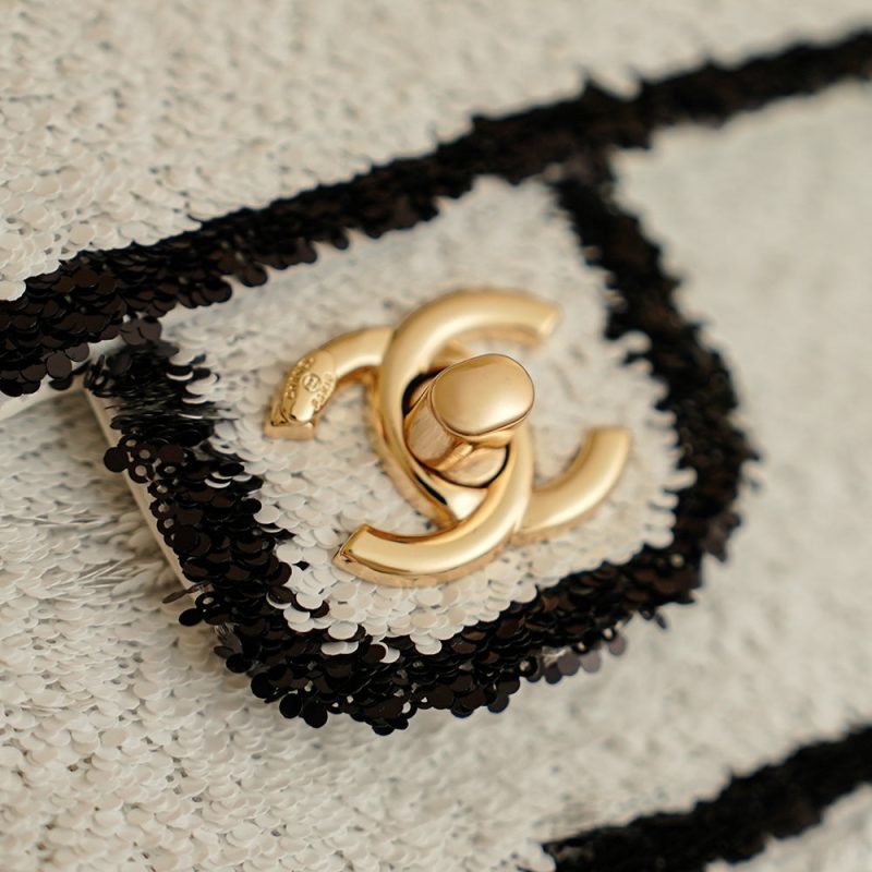 img_8e603200_20251107_i1762507241819_5359_0_4_jpg CC 2025 Flap Bag White Black Sequin 308601