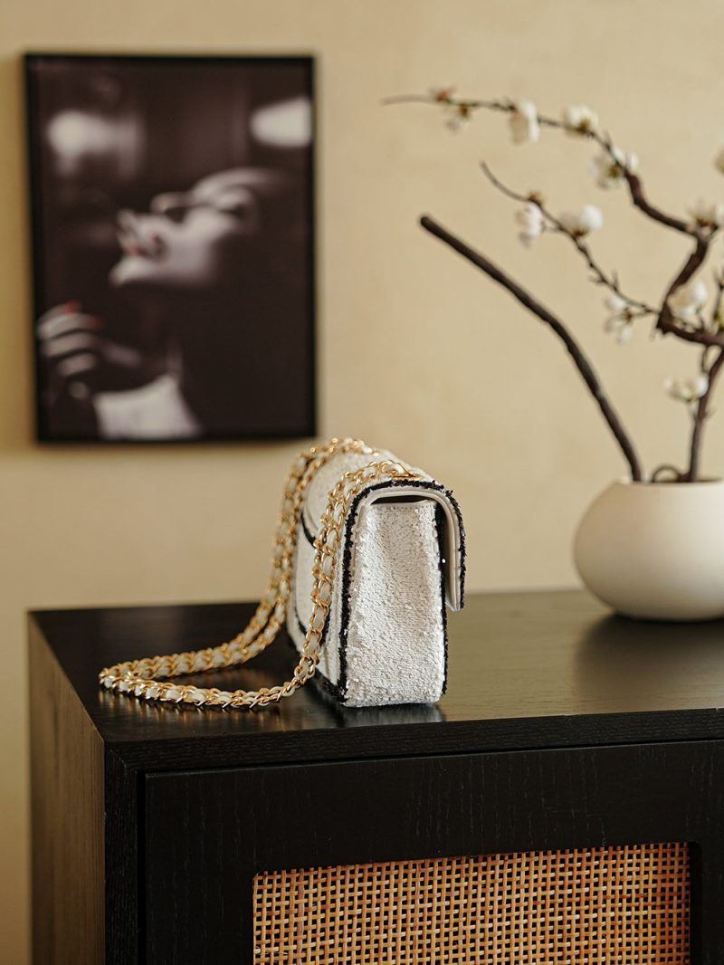 img_8e603200_20251107_i1762507241879_1854_0_2_jpg CC 2025 Flap Bag White Black Sequin 308601