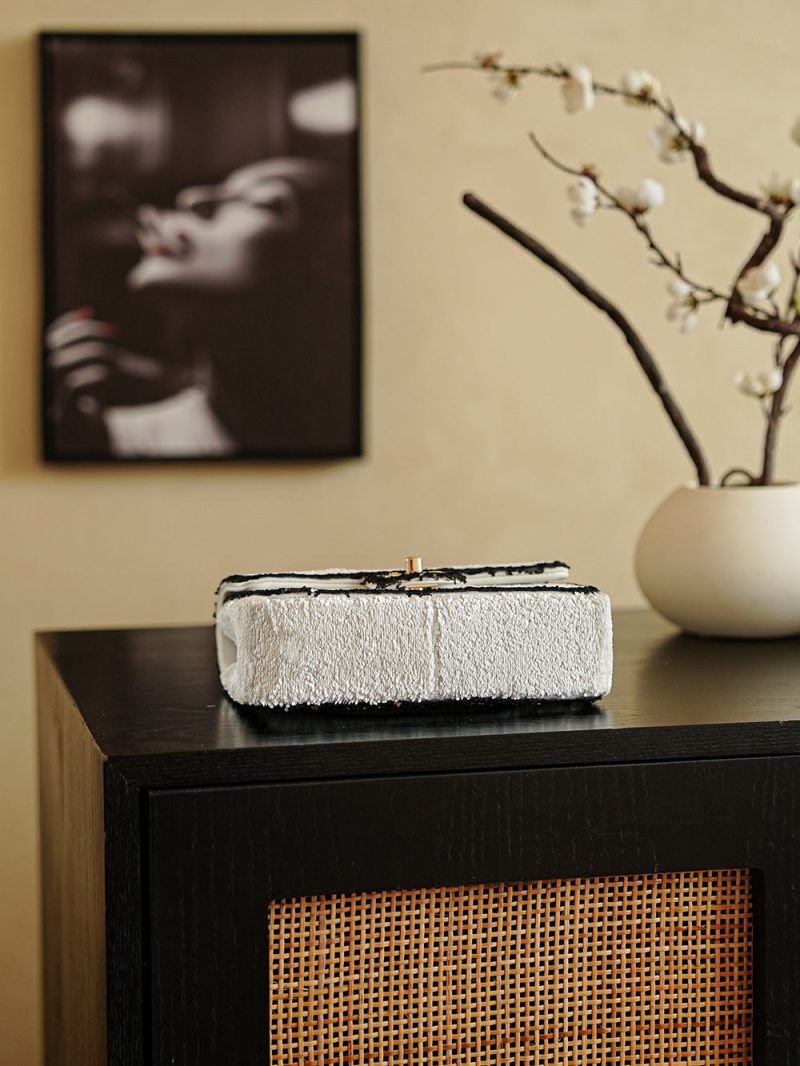 img_8e603200_20251107_i1762507245729_7380_0_7_jpg CC 2025 Flap Bag White Black Sequin 308601