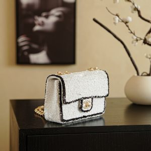 img_8e603200_20251107_i1762507245734_6489_0_1_jpg CC 2025 Flap Bag White Black Sequin 308601