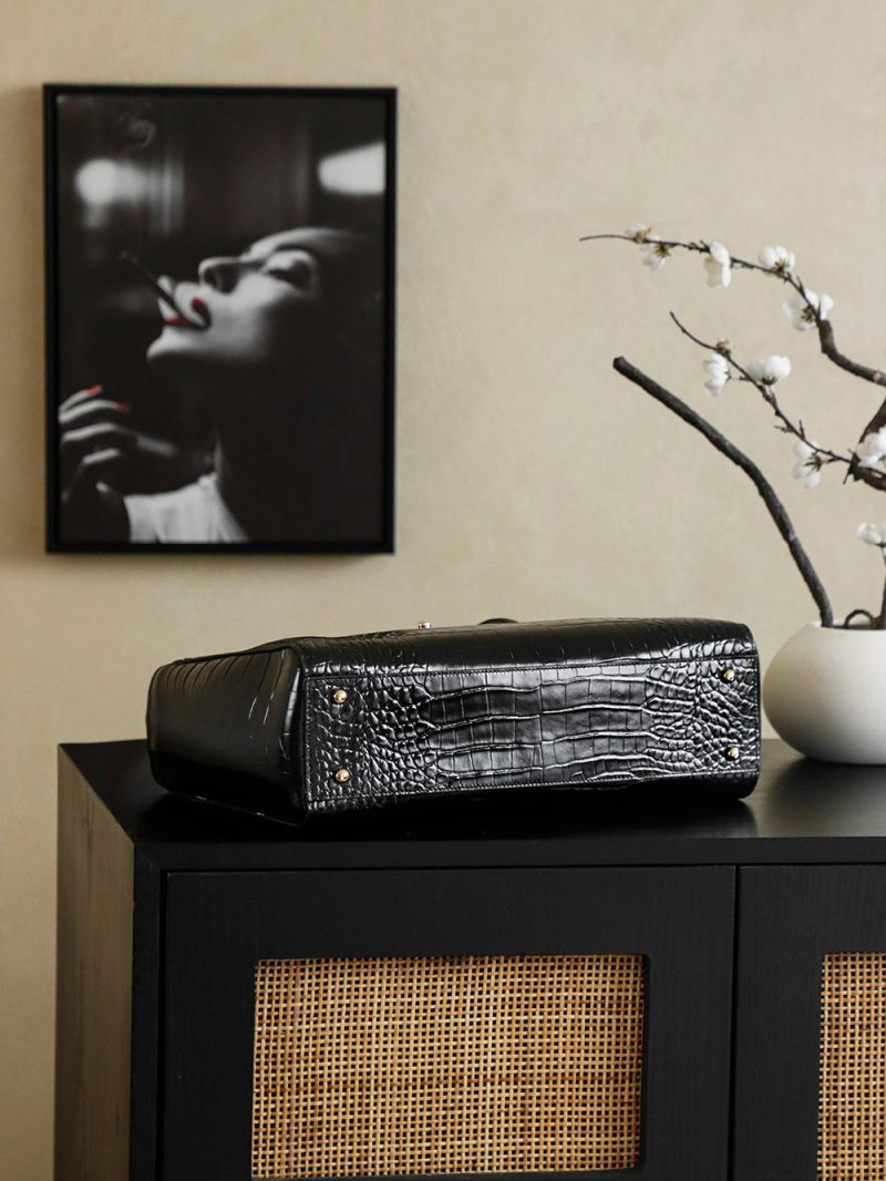 Chanel 25 Crocodile-embossed 40cm Bag Black Cowhide 322959