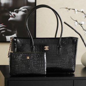 Chanel 25 Crocodile-embossed 40cm Bag Black Cowhide 322959