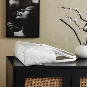 img_8e603200_20251114_i1763131467772_7055_0_3_jpg_091cc330-88be-4615-b5d2-7d6af7473ead Chanel 25 Crocodile-embossed 40cm Bag White Cowhide 322960