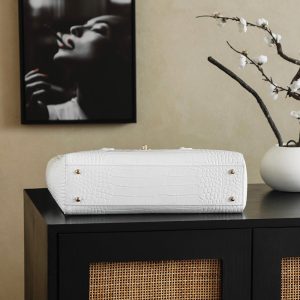 img_8e603200_20251114_i1763131467772_7870_0_5_jpg_5e05b65d-907c-4549-addd-402a3cfc5fa1 Chanel 25 Crocodile-embossed 40cm Bag White Cowhide 322960