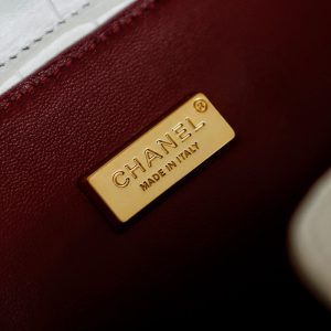 img_8e603200_20251114_i1763131467772_8139_0_8_jpg_a3216bdb-3fbe-4397-8a79-a28ac812308a Chanel 25 Crocodile-embossed 40cm Bag White Cowhide 322960