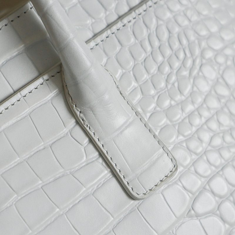 img_8e603200_20251114_i1763131467772_9250_0_7_jpg_c64e548b-4674-4f63-806a-ee0e37709135 Chanel 25 Crocodile-embossed 40cm Bag White Cowhide 322960
